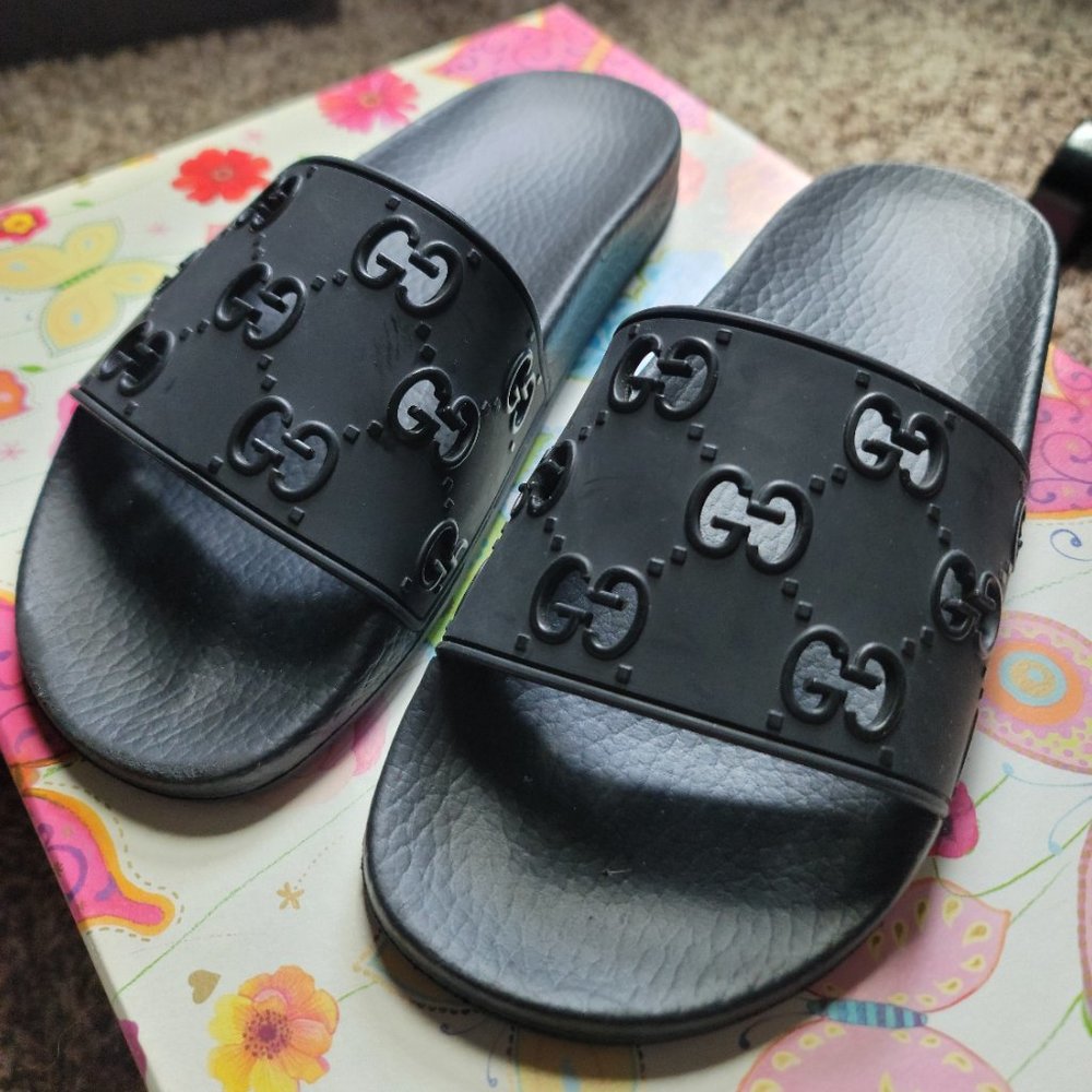 Women's rubber GG logo slide sandals